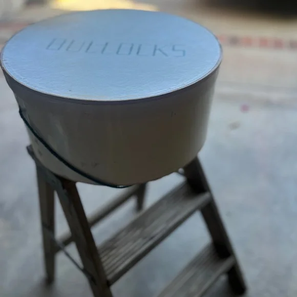 Vintage white Hat with box - Picture 9 of 9